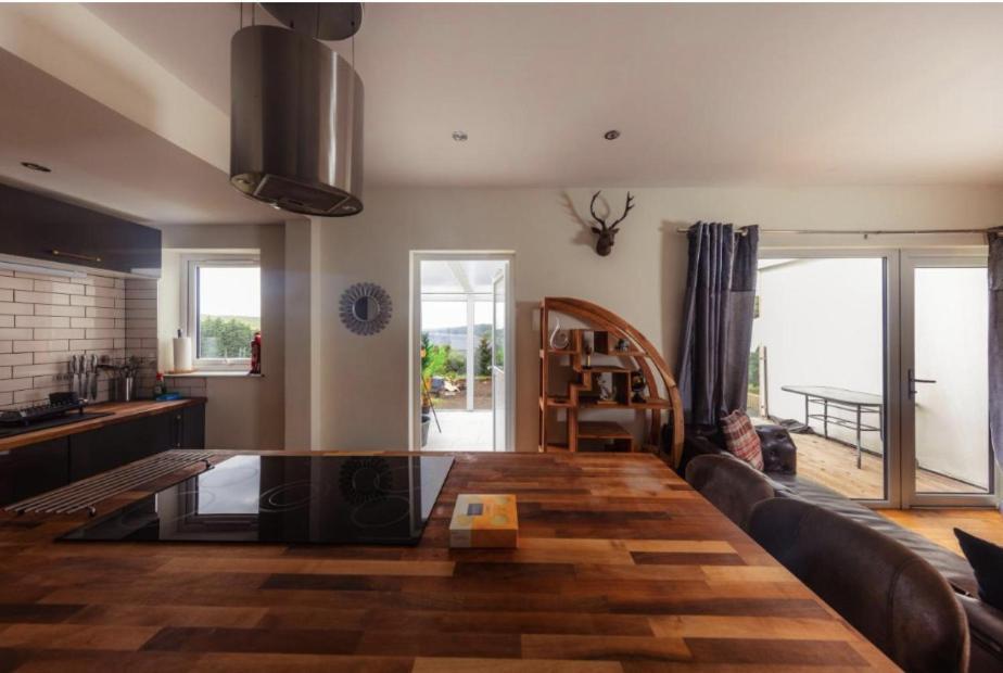Luxury Cottage With Stunning Views Near Fairy Pools - School House 3 Carbost  Exterior foto